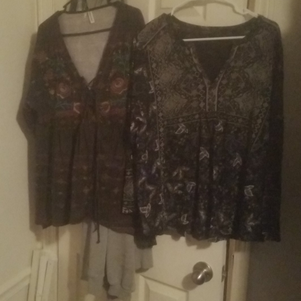 2 maurice's tops